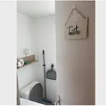 **magnifique Nouveau Bungalow** Village Siblu - - Piscine - Sauna... مكان تخييم