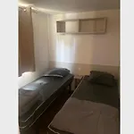 **magnifique Nouveau Bungalow** Village Siblu - - Piscine - Sauna... مكان تخييم *