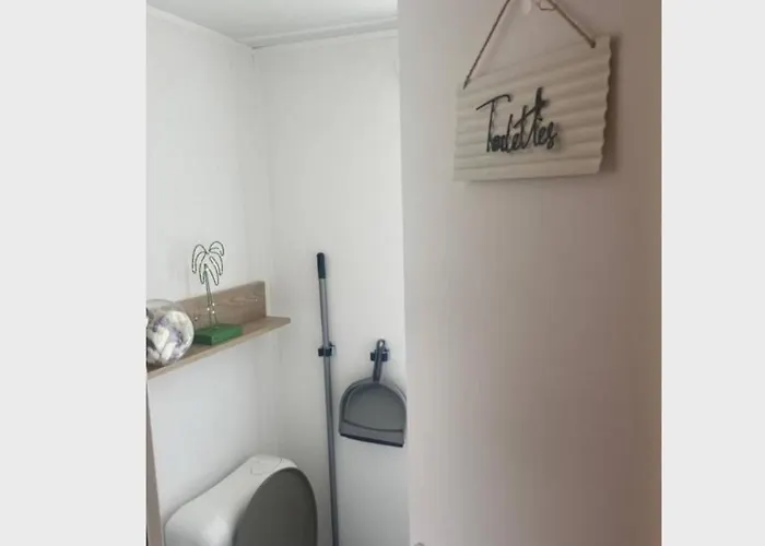 **magnifique Nouveau Bungalow** Village Siblu - - Piscine - Sauna... 캠프장